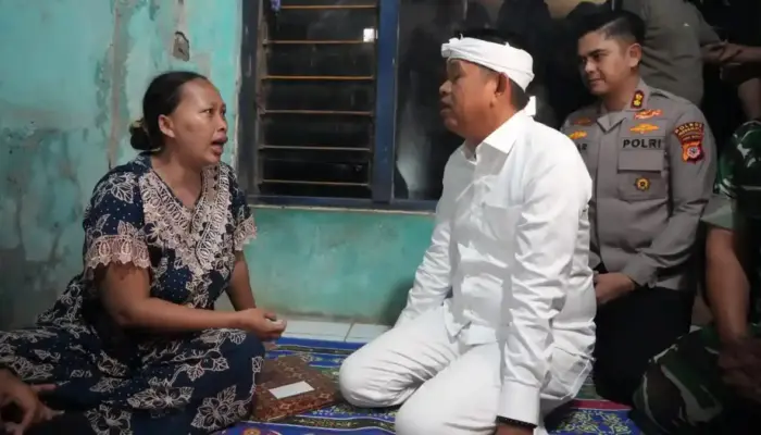 Dedi Mulyadi Serahkan Santunan Rp 25 Juta kepada Keluarga Korban Kecelakaan Maut di Indramayu