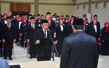 Masa Jabatan Diperpanjang, Ade Suryaman Kembali Dikukuhkan Sebagai  Sekda Kabupaten Sukabumi