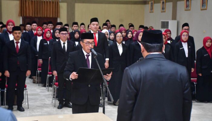 Masa Jabatan Diperpanjang, Ade Suryaman Kembali Dikukuhkan Sebagai  Sekda Kabupaten Sukabumi