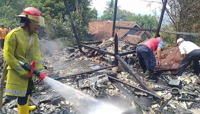 Rumah Panggung di Palabuhanratu Terbakar, Satu Orang Meninggal Dunia
