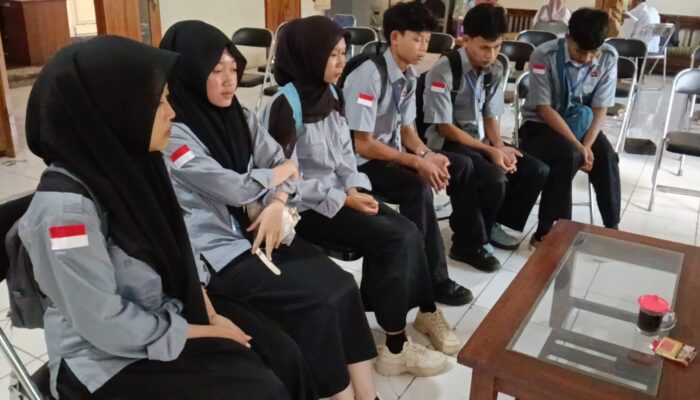 Hari Pertama PKL, Sekmat Jampangkulon Tekankan Disiplin dan Etika Kerja kepada Siswa SMK