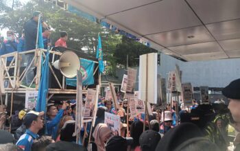 Ratusan Buruh Geruduk BPJS Ketenagakerjaan Sukabumi Soroti Sola Antrean Dugaan Calo hingga Transparansi Dana JHT