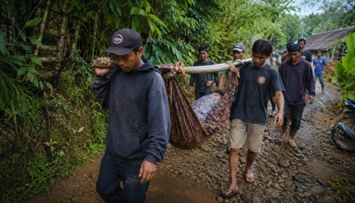 Nyawa Terhenti di Jalan Rusak, Duka Warga Tegalbuleud Jadi Cermin Sulitnya Akses Layanan Kesehatan 