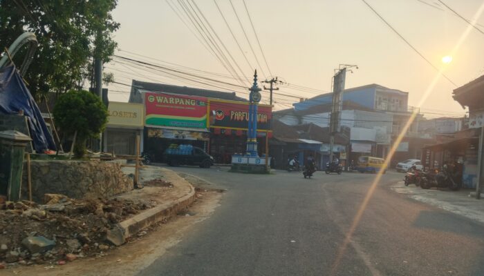 Arus Lalu Lintas di Bundaran Surade Terpantau Lancar pada Selasa Pagi