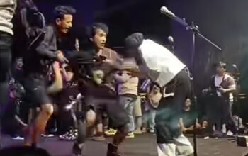 Viral! Tantri Kotak Dipeluk Penonton Saat Manggung di Geopark Ciletuh, Panitia Pastikan Pelaku Langsung Diamankan
