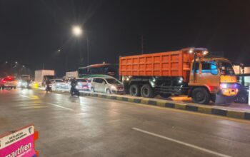 Arus Wisata Padat, Polisi Berlakukan One Way Parsial di Exit Tol Parungkuda Sukabumi
