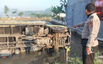 Truk Cargo Terguling di Jalan Cisolok–Bayah, Sopir Selamat