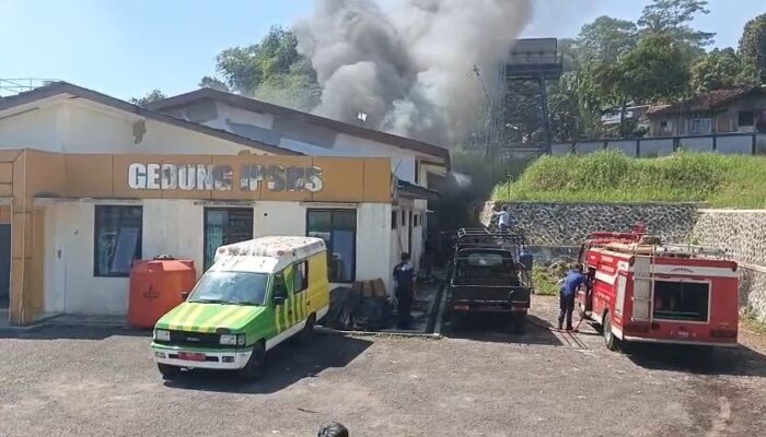 Kebakaran Landa Area IPSRS RSUD Sekarwangi Sukabumi, Damkar Kerahkan Empat Armada