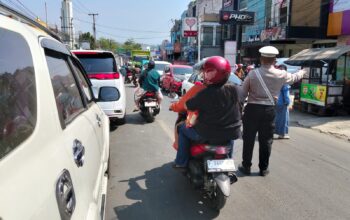Akhir Libur Sekolah, Lalu Lintas di Jalur Sukabumi Utara Padat Merayap Sejak Pagi