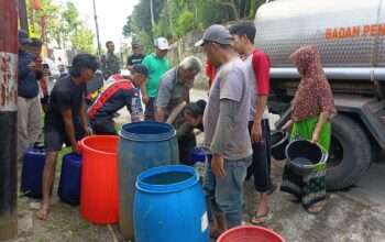 Kemarau Panjang Picu Kekeringan di Cicurug Sukabumi, 1.000 Warga Kesulitan Air Bersih