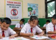 Pembatasan Gadget di Sekolah: Analisis Kritis Kebijakan dalam Perspektif Pendidikan Digital