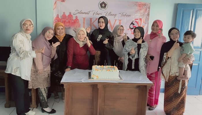 HUT ke-65 IKWI, Pengurus Kota Sukabumi Rayakan dengan Aksi Berbagi kepada Warga