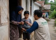 Ketika Membantu yang Lemah, Kita Sedang Menguatkan Diri Sendiri