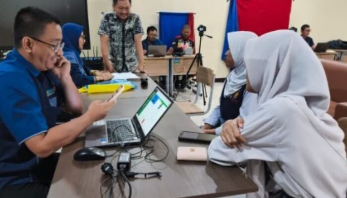 Disdukcapil Kota Sukabumi Rekam KTP-el 120 Pelajar SMAN 1 Lewat Layanan Jemput Bola