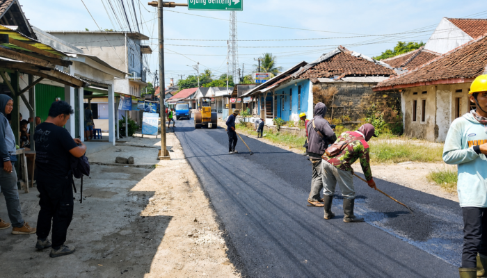 Pengaspalan Jalan Pasiripis-Ciracap Dimulai, Akses Ekonomi Selatan Sukabumi Kian Mulus
