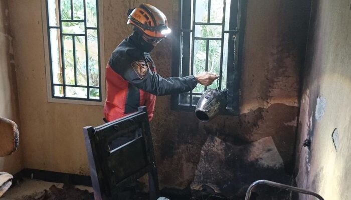 Api Hanguskan Lantai Dua Kantor Desa Balekambang, Damkar Ingatkan Bahaya Peralatan Elektronik