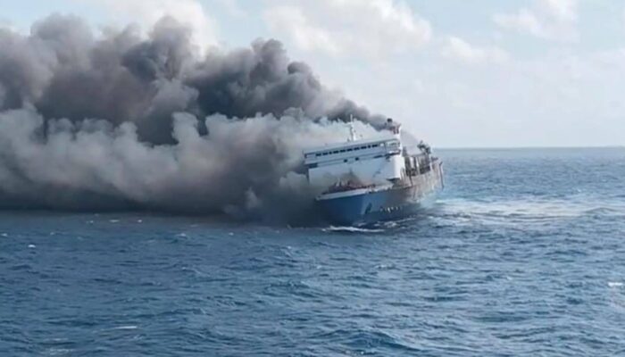 234 Orang Dievakuasi dari KMP Mutiara Sentosa II, SAR Cari Korban Hilang
