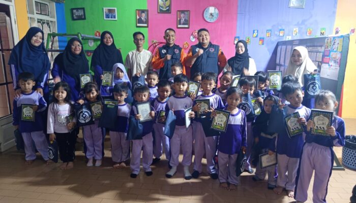 Kenalkan Mitigasi Bencana Sejak Dini, Anak-anak KB Baitul Makmur Sukabumi Belajar Lewat Boneka Tangan