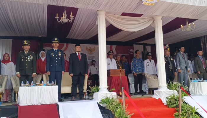 Upacara HUT Ke-81 RI di Surade, Camat Ajak Masyarakat Perkuat Kolaborasi Untuk Pembangunan