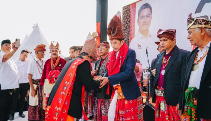 Gelar Adat untuk Jokowi di NTT Disorot, Dinilai Berpotensi Merusak Budaya Lokal