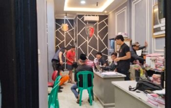 Rekonstruksi Pembunuhan di Sagaranten Ungkap Fakta Baru, Tersangka Tusuk Leher Korban dengan Obeng