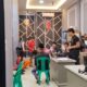 Rekonstruksi Pembunuhan di Sagaranten Ungkap Fakta Baru, Tersangka Tusuk Leher Korban dengan Obeng