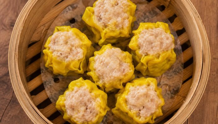 Wajib Dicoba! Resep Dimsum Ayam Udang ala Resto: Juicy, Gurih, Lengkap dengan Saus Pedas