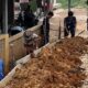 Mahasiswa KKM STAI Palabuhanratu Gotong Royong Perbaiki Akses Jalan Majelis Ta’lim di Sagaranten