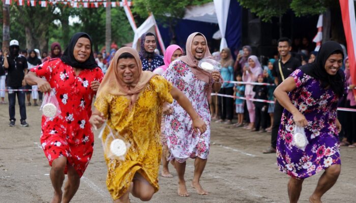 MUI Tegaskan Haram Hukumnya Pria Pakai Busana Wanita saat Agustusan