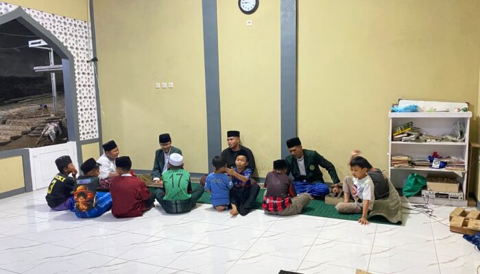 Mahasiswa KKM STAI Palabuhanratu Ajak Anak Desa Hegarmanah Cintai Al-Qur’an