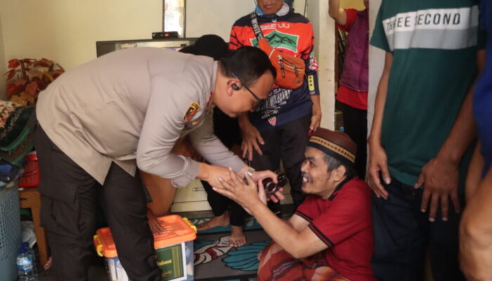 Tak Sekadar Soal Keamanan, Kapolres Sukabumi Kota Datangi Rumah Ojol yang Tertimpa Musibah