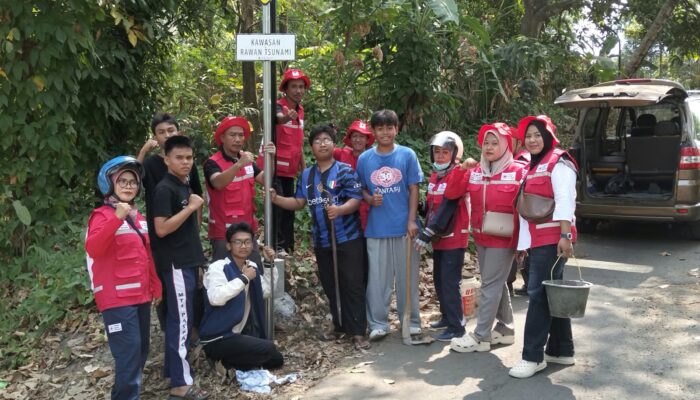 Perkuat Kesiapsiagaan Bencana, Desa Cidadap Pasang Rambu Evakuasi