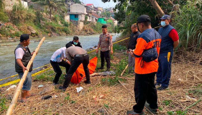 Perempuan Paruh Baya Ditemukan Meninggal di Pinggir Sungai Cicatih Cibadak