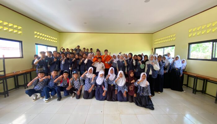 Mahasiswa KKN STISIP WM Sukabumi Edukasi Bullying dan Mitigasi Bencana di SMPN 3 Jampang Kulon
