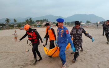 Mahasiswa Korban Tenggelam di Pantai Dolpin Citepus Sukabumi Dievakuasi