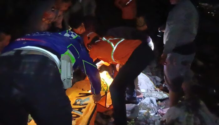 Diduga Rem Blong, Truk Terjun ke Jurang di Turunan Cisarakan Sukabumi, Pengemudi Tewas