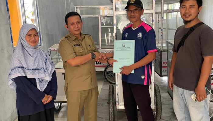 Aspirasi Reses Berbuah Bantuan Alat Usaha untuk UMKM di Cikakak dan Palabuhanratu