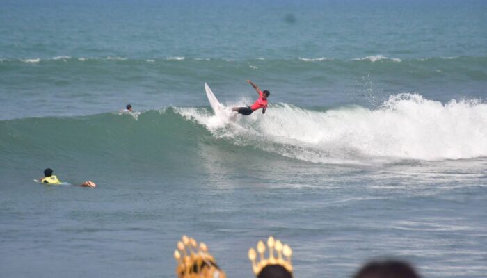Pantai Cimaja Jadi Panggung Peselancar Dunia, Wabup Sukabumi Dorong Wisata Kelas Dunia