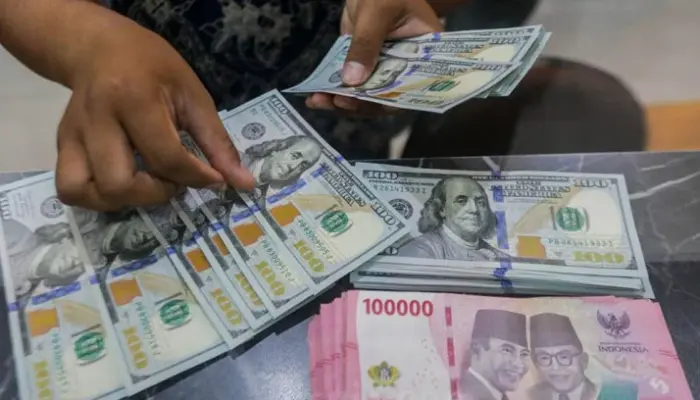 Rupiah Diproyeksi Melemah ke Level Rp17.870–Rp17.920 per Dolar AS