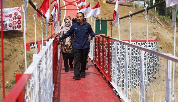 Dari Kebonpedes, Sekda Sukabumi Ikuti Peresmian 3.395 Jembatan dan 3.000 Titik Air Bersih oleh Presiden
