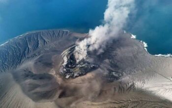 Gunung Anak Krakatau Erupsi 4 Kali Sejak Pagi, Letusan Terakhir Berlangsung 17 Detik