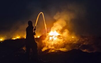Update Terkini Kebakaran TPA Cikundul: Api Belum Padam, Area Terbakar Makin Meluas