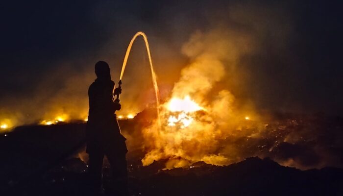 Update Terkini Kebakaran TPA Cikundul: Api Belum Padam, Area Terbakar Makin Meluas