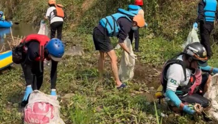Sungai Cicatih Dibersihkan dari Dua Arah, SUPA dan BOOGIE Ajak Warga Ubah Kebiasaan