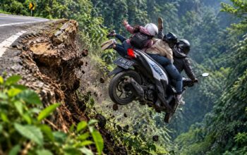 Rem Diduga Blong, Motor Berisi Tiga Orang Terjun ke Jurang di Cipecang