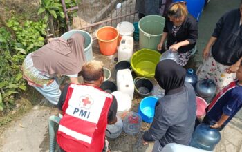 100 KK di Nagrak Sukabumi Kesulitan Air Bersih, 5.000 Liter Bantuan Disalurkan