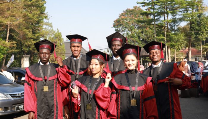 451 Genusian dari 36 Provinsi di Indonesia dan 18 Negara lainnya Resmi Dikukuhkan! dalam Sidang Senat Terbuka Wisuda ke-16 Nusa Putra University