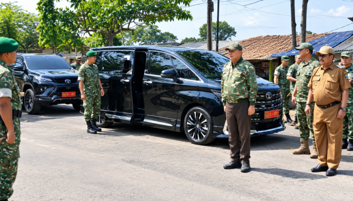 Menhan Sjafrie Sjamsoeddin Kunjungi Sukabumi, Bupati Asep Japar Sambut di Cikembang