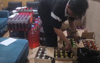 Polres Sukabumi Kota Polisi Gerebek Gudang Miras Oplosan, Ratusan Botol Berhasil Diamankan
