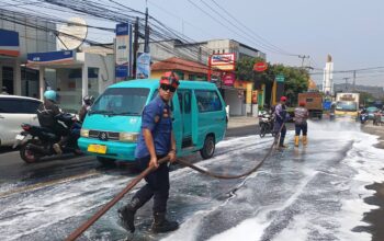 Jalan Siliwangi Cibadak Licin akibat Ceceran Oli, Sejumlah Pemotor Terjatuh